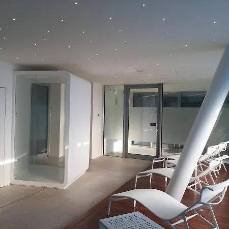 Luxury Pool, Spa, Gym Apartment *