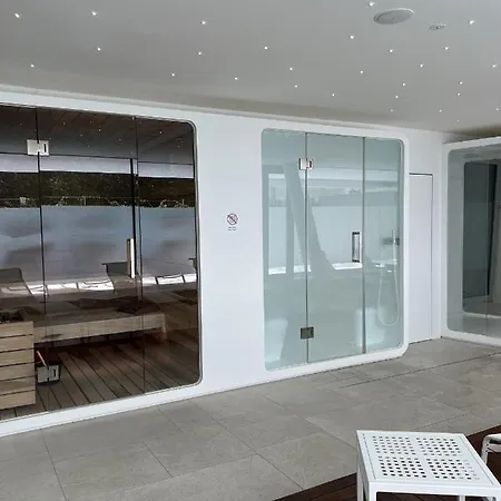 Luxury Pool, Spa, Gym *