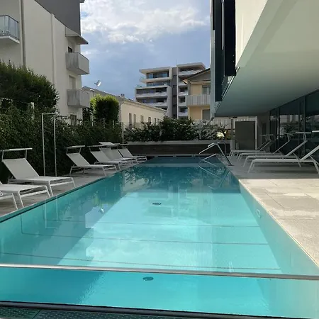 Luxury Pool, Spa, Gym