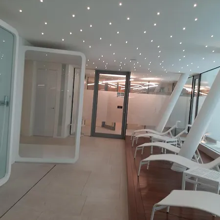 Luxury Pool, Spa, Gym *